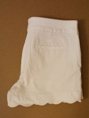 LOFT White Scalloped Hem Women's Shorts